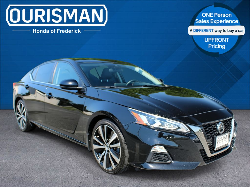 Super Black 2020 Nissan Altima 2.0 SR FWD Sedan Front-Wheel Drive Continuously Variable Transmission