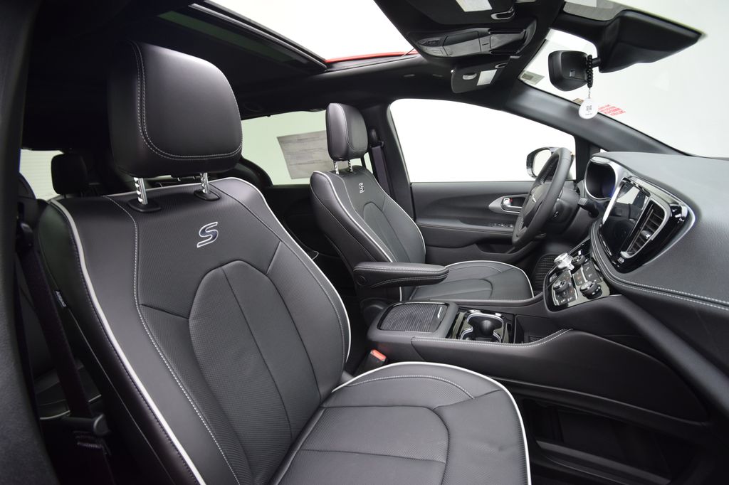 new 2026 Chrysler Pacifica car, priced at $47,696