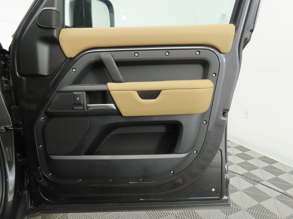 Thumbnail: 2025 Land Rover Defender - 28
