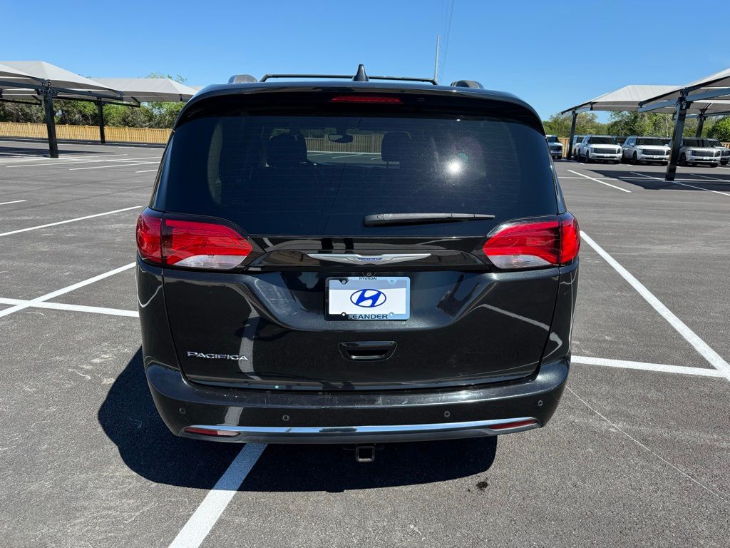 Thumbnail: 2019 Chrysler Pacifica - 6