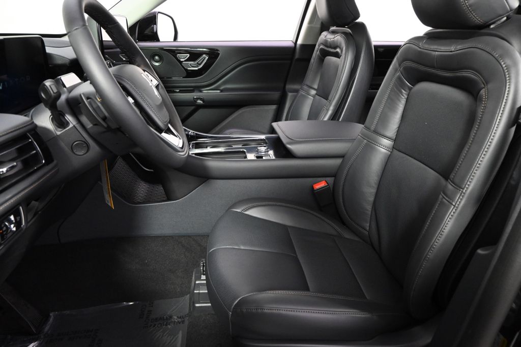 New 2026 Black Lincoln Reserve image 13