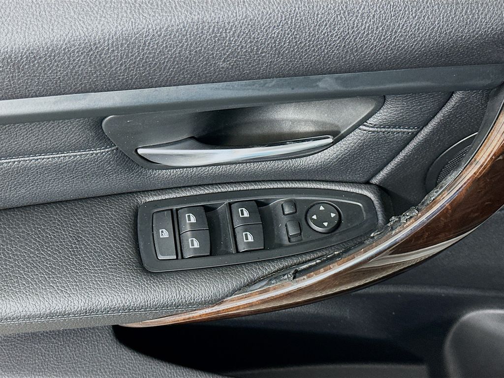 Thumbnail: 2014 BMW 3 Series - 17