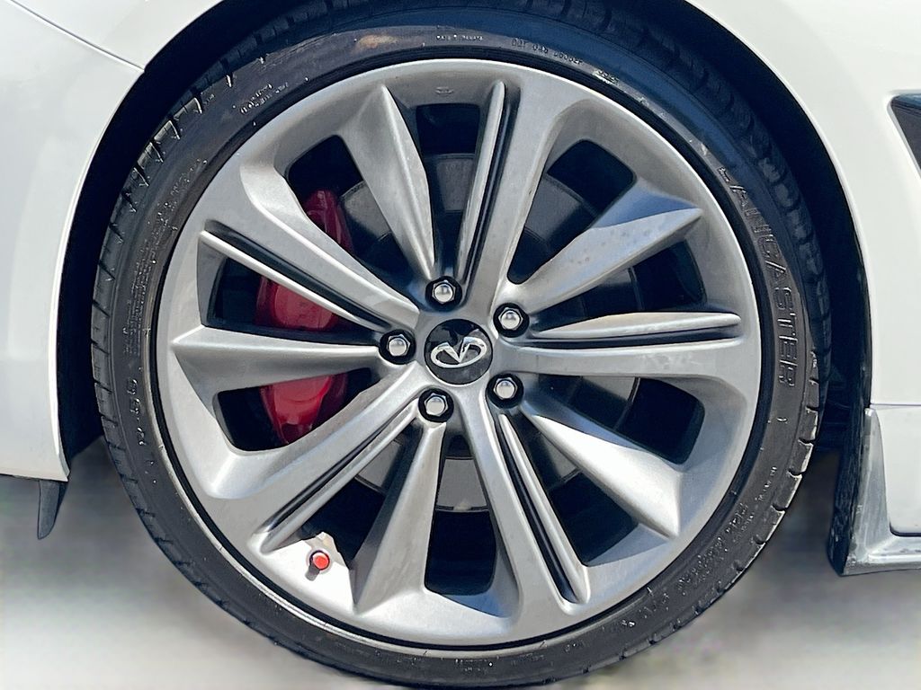 Used 2021 White INFINITI Red Sport 400 image 32