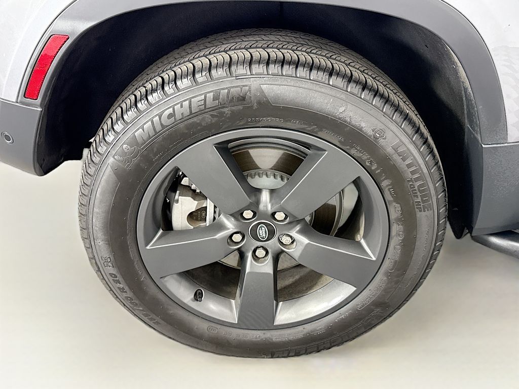 Thumbnail: 2023 Land Rover Defender - 32