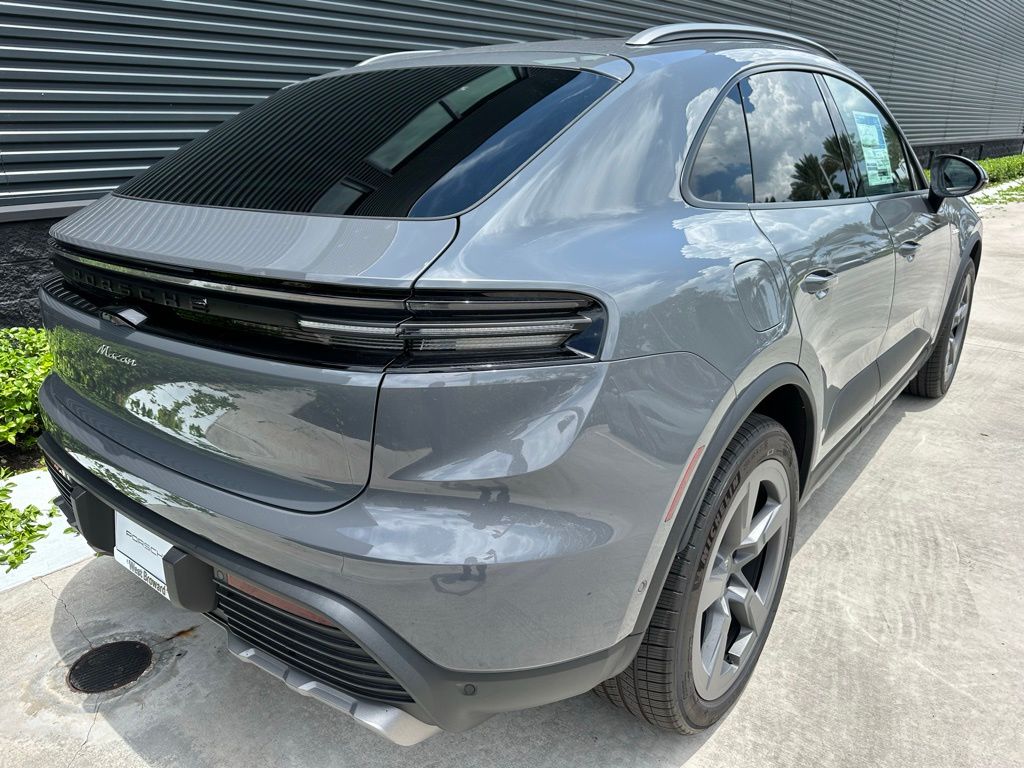 Thumbnail: 2025 Porsche Macan - 9