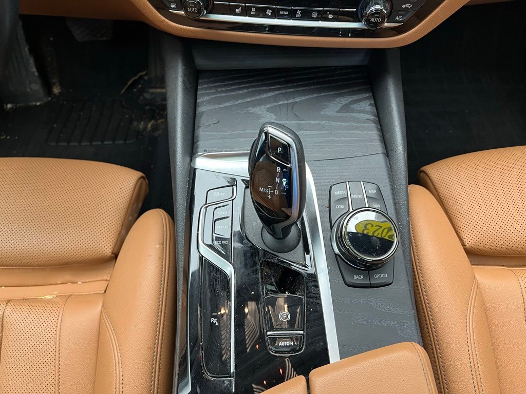 Thumbnail: 2023 BMW 5 Series - 11