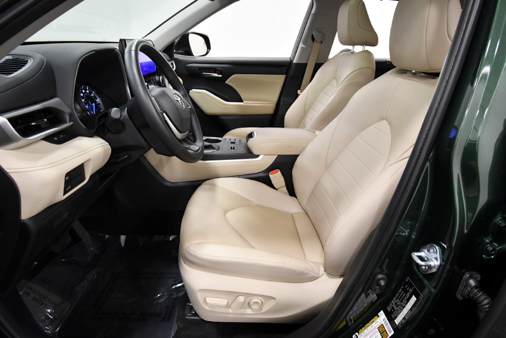 Used 2025 Toyota Highlander Hybrid SUV