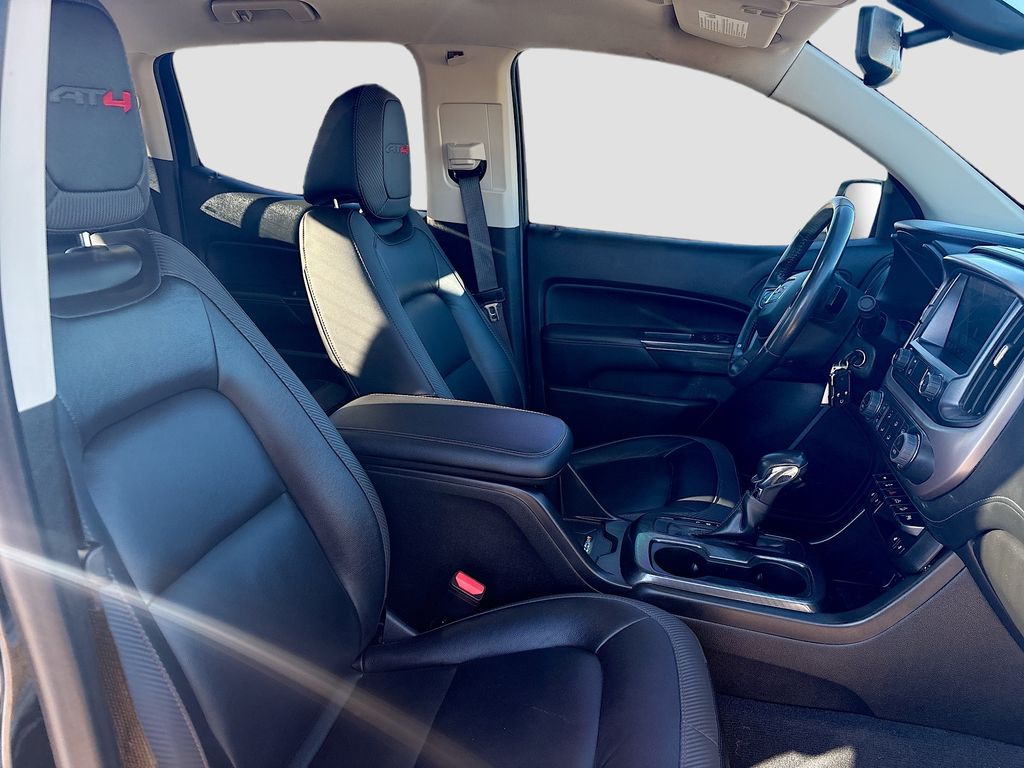 Used 2022 Black GMC AT4 w/Leather image 28