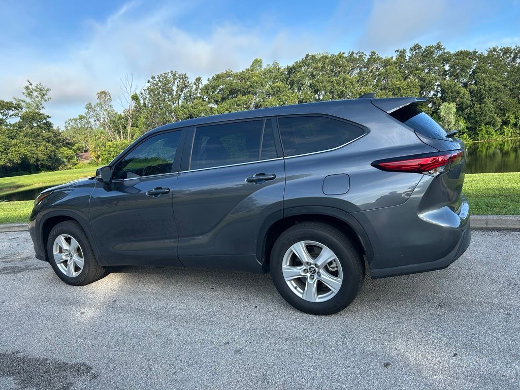 Thumbnail: 2023 Toyota Highlander - 3