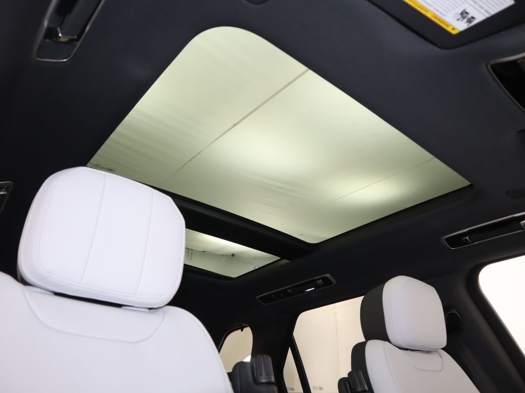 Thumbnail: 2025 Land Rover Range Rover Sport - 18
