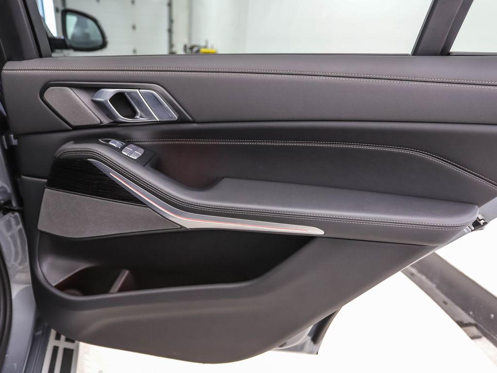 Thumbnail: 2025 BMW X7 - 30