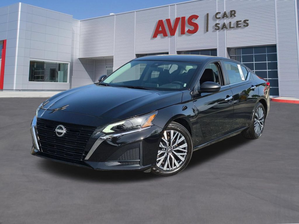 Super Black 2025 Nissan Altima Sedan Front-Wheel Drive Continuously Variable Transmission