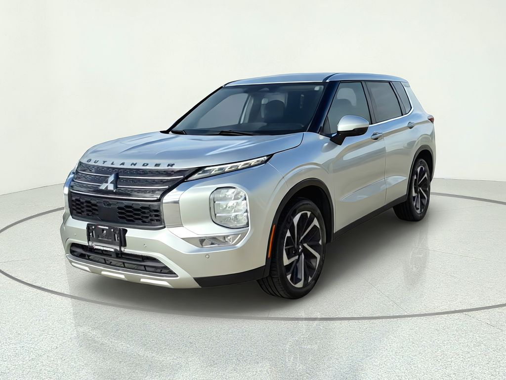 2023 Mitsubishi Outlander SE Silver at North Houston Mitsubishi