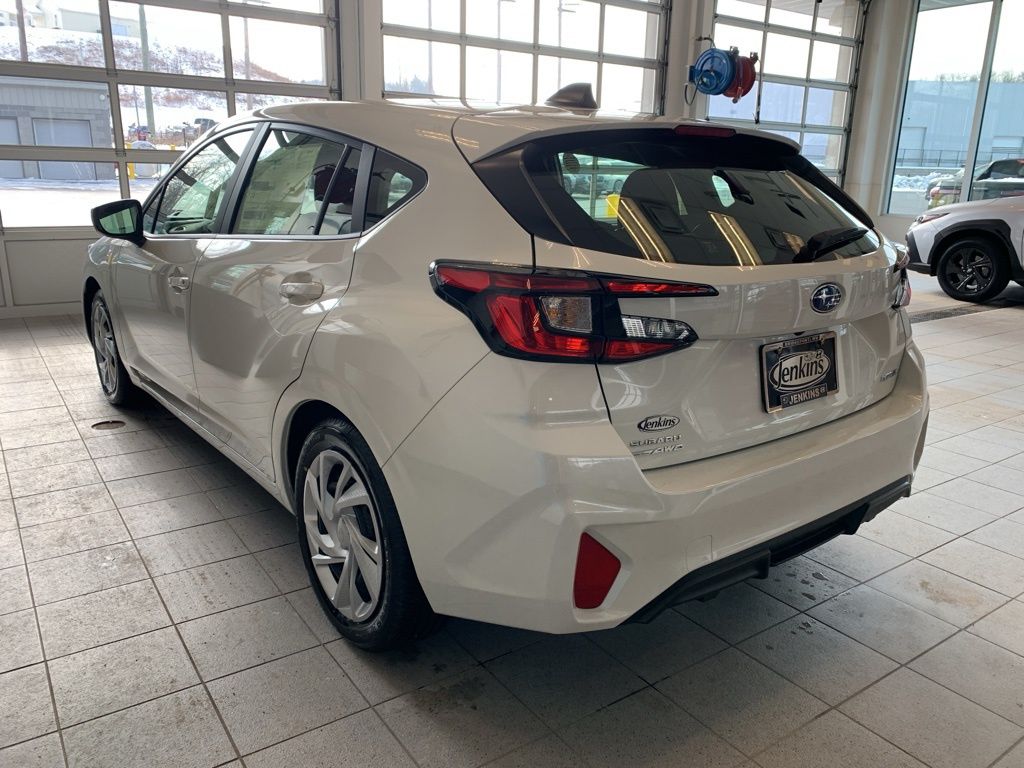 New 2025 White Subaru Base image 12