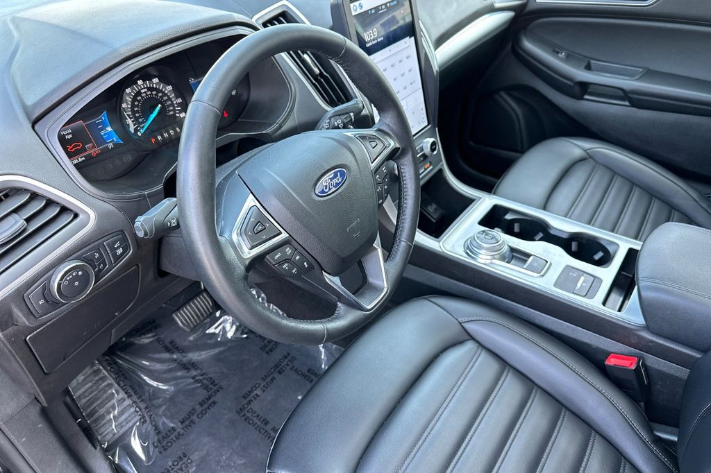 2022 Ford Edge SEL photo