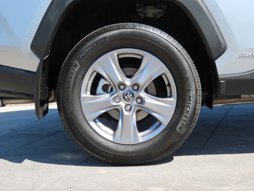 2024 Toyota RAV4 XLE 31
