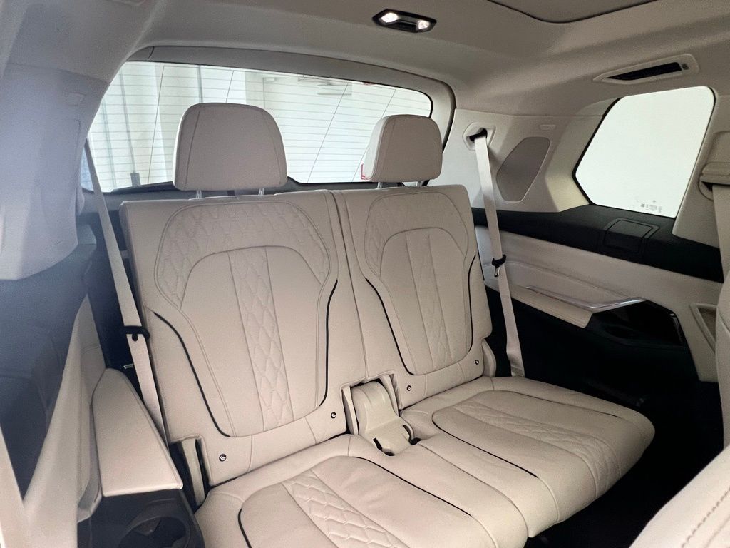 Thumbnail: 2021 BMW X7 - 9