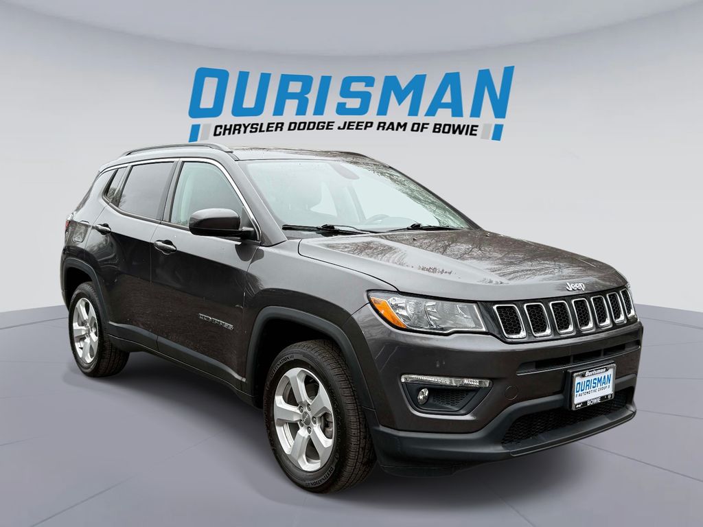Gray (Granite Crystal Metallic Clearcoat) 2019 Jeep Compass Latitude 4WD SUV / Crossover Four-Wheel Drive 9-Speed Automatic