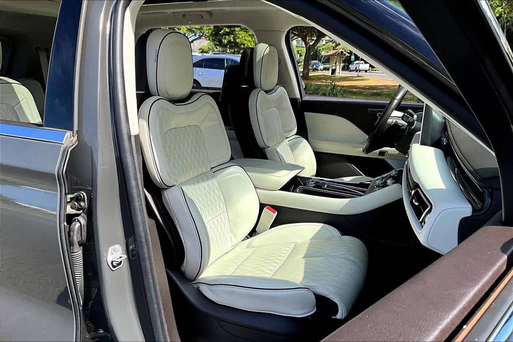 Used 2022 Gray Lincoln Black Label image 7