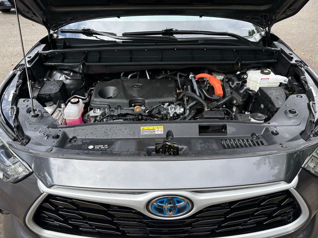 2024 Toyota Highlander Hybrid XLE