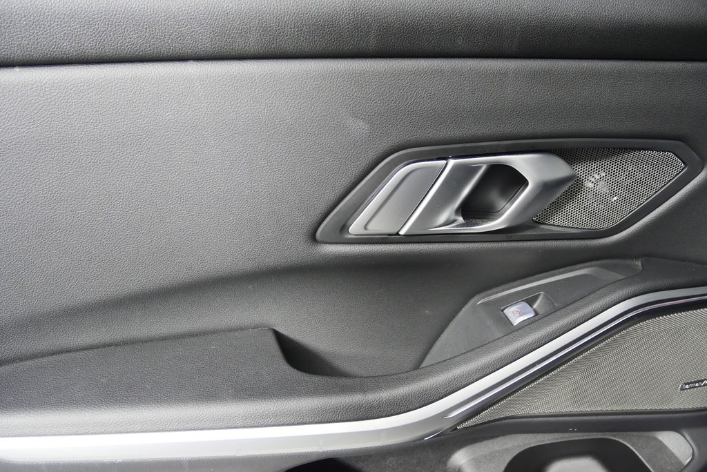 2025 BMW 3 Series M340i 12