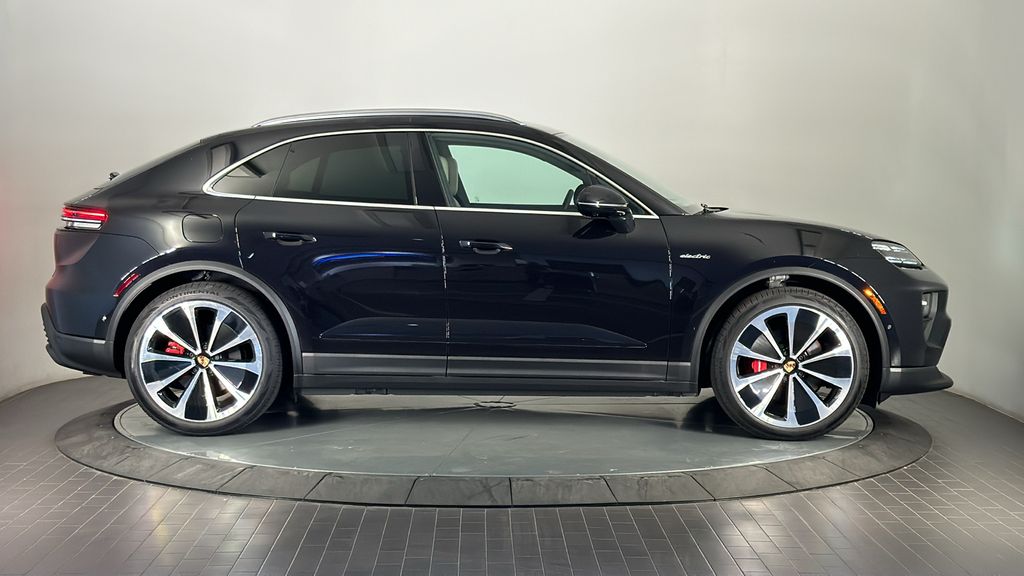 Thumbnail: 2025 Porsche Macan - 8