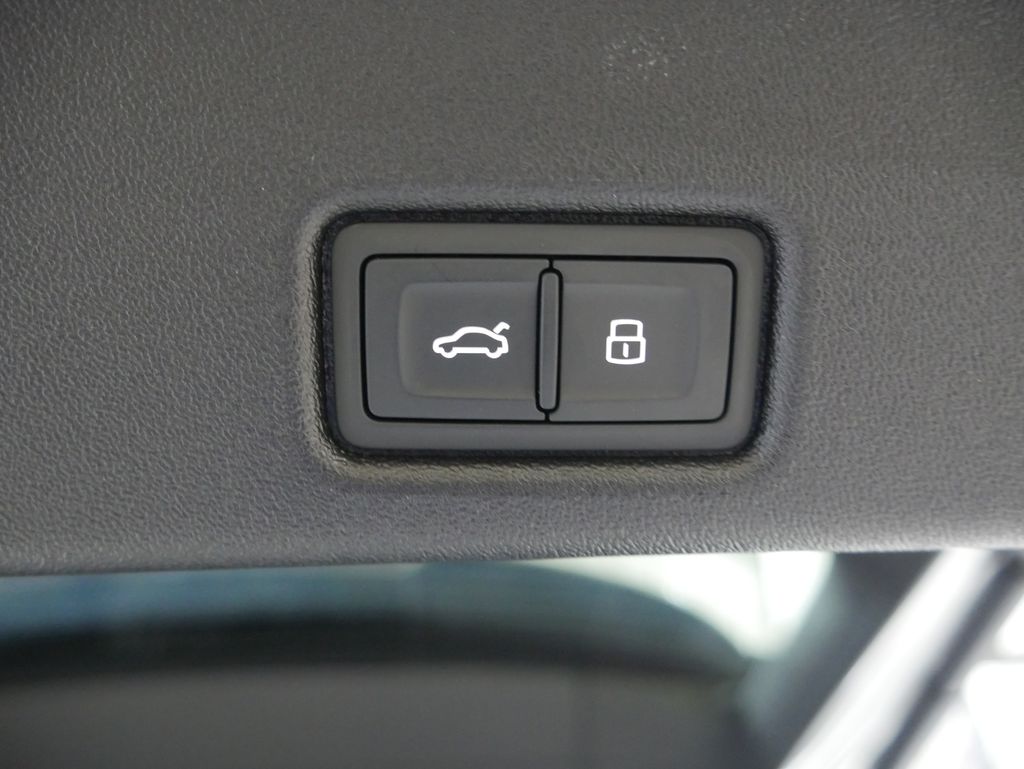 Thumbnail: 2025 Audi Q5 - 25