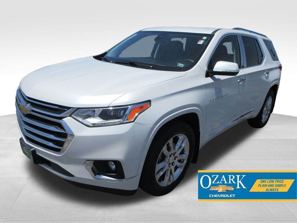 White (Iridescent Pearl Tricoat) 2018 Chevrolet Traverse SUV / Crossover Four-Wheel Drive 9-Speed Automatic