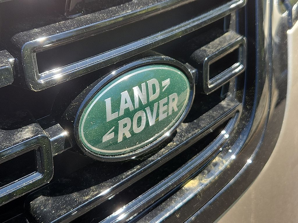 Thumbnail: 2026 Land Rover Range Rover Velar - 11