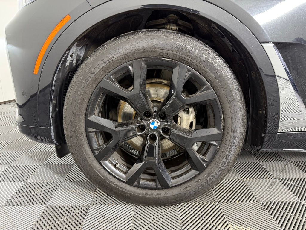 2022 BMW X7 xDrive40i 9