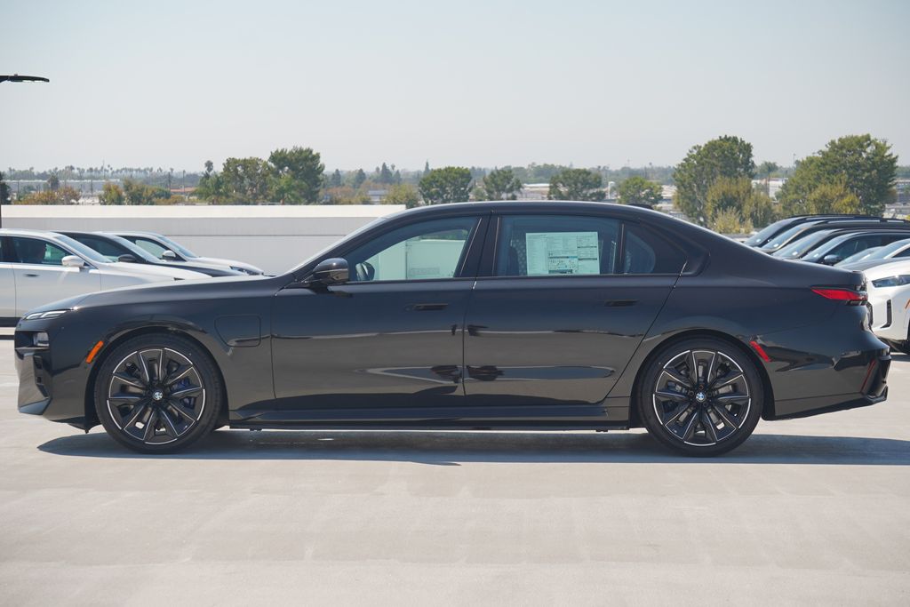 Thumbnail: 2026 BMW 7 Series - 4
