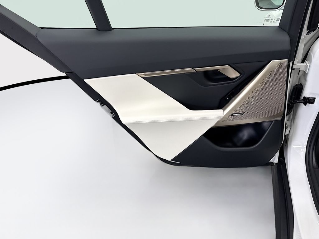 Thumbnail: 2026 BMW i5 - 25