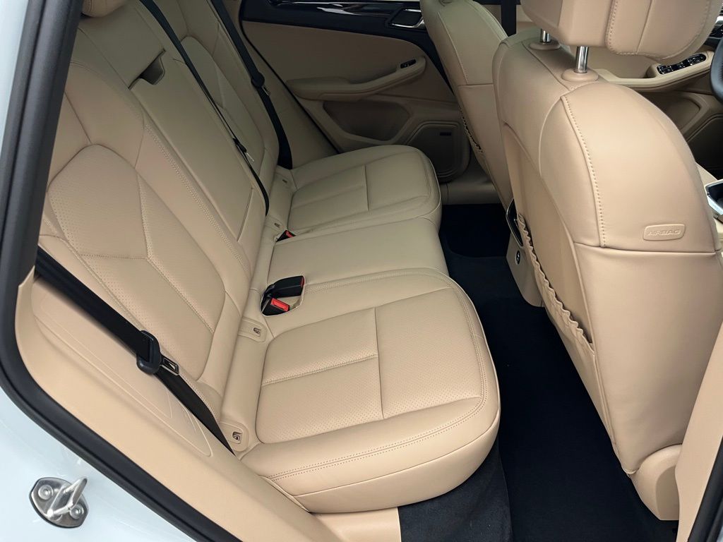 Thumbnail: 2026 Porsche Macan - 22