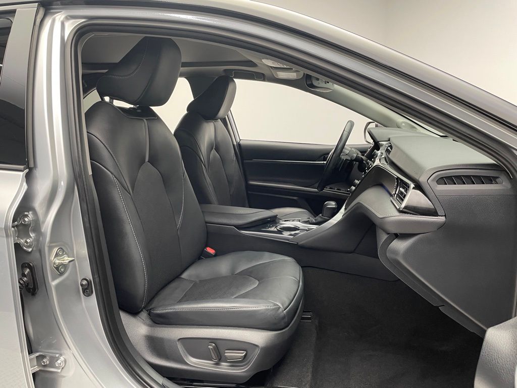 2020 Toyota Camry XSE 18