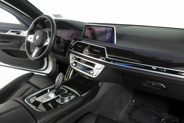 2022 BMW 7 Series 740i 13