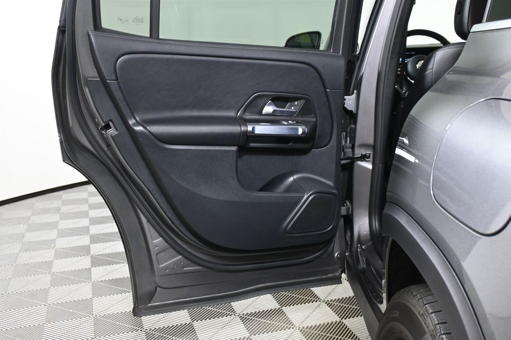 Thumbnail: 2022 Mercedes-Benz GLB - 30