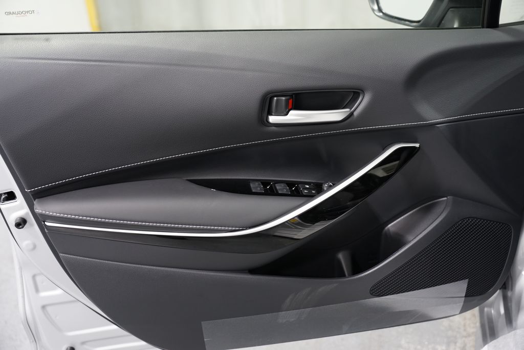 2025 Toyota Corolla XSE 32