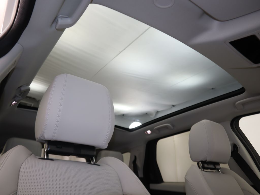 Thumbnail: 2024 Land Rover Discovery Sport - 19