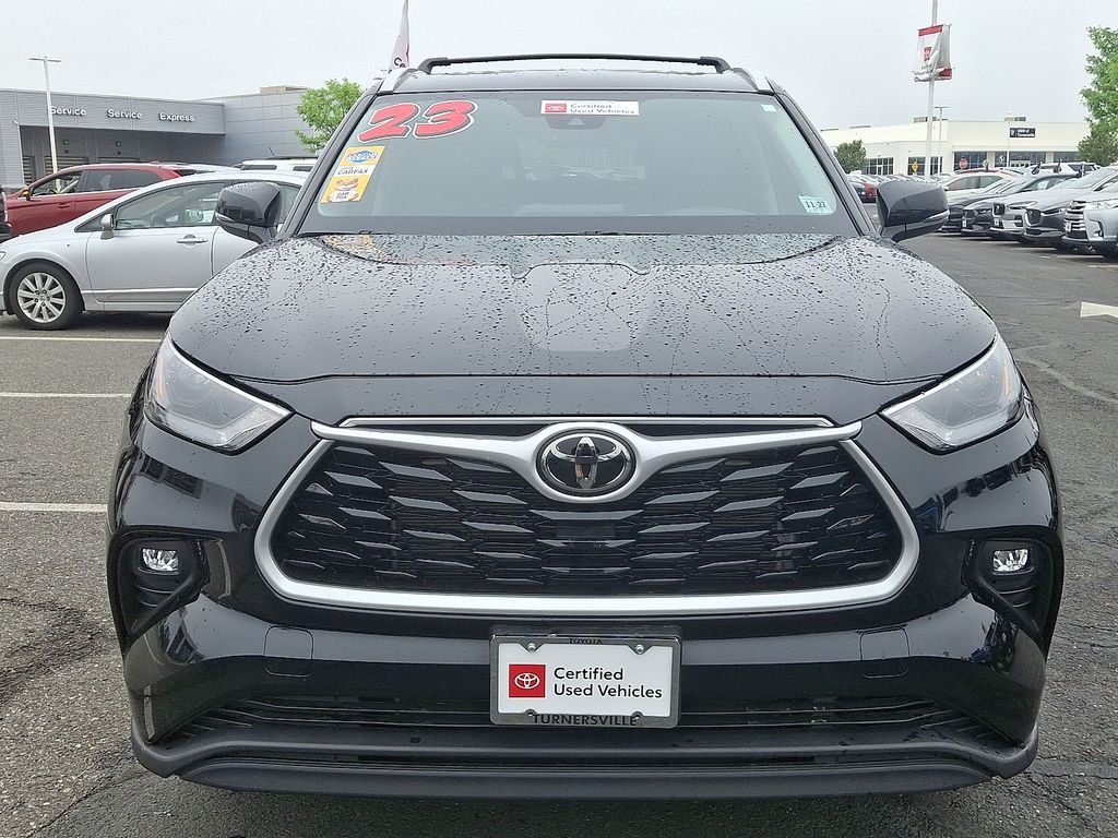 2023 Toyota Highlander XLE 2