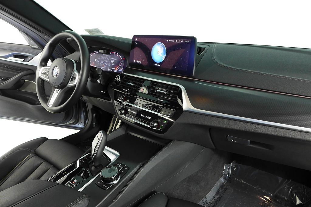 Thumbnail: 2023 BMW 5 Series - 13