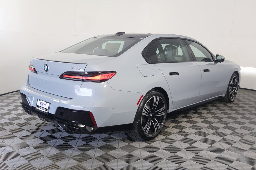 Thumbnail: 2025 BMW 7 Series - 2