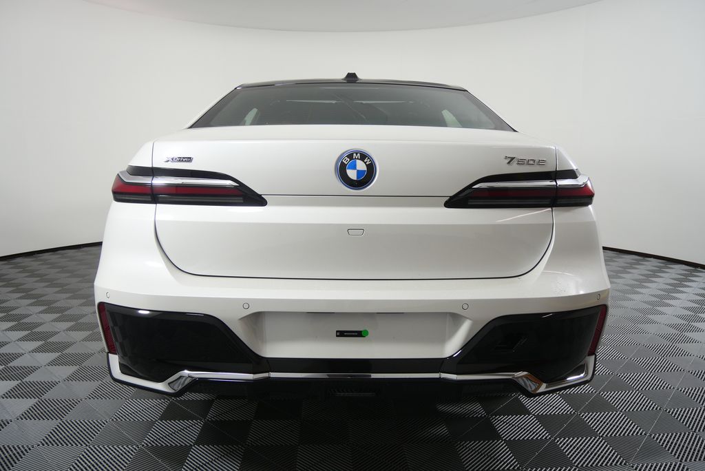 Thumbnail: 2026 BMW 7 Series - 4
