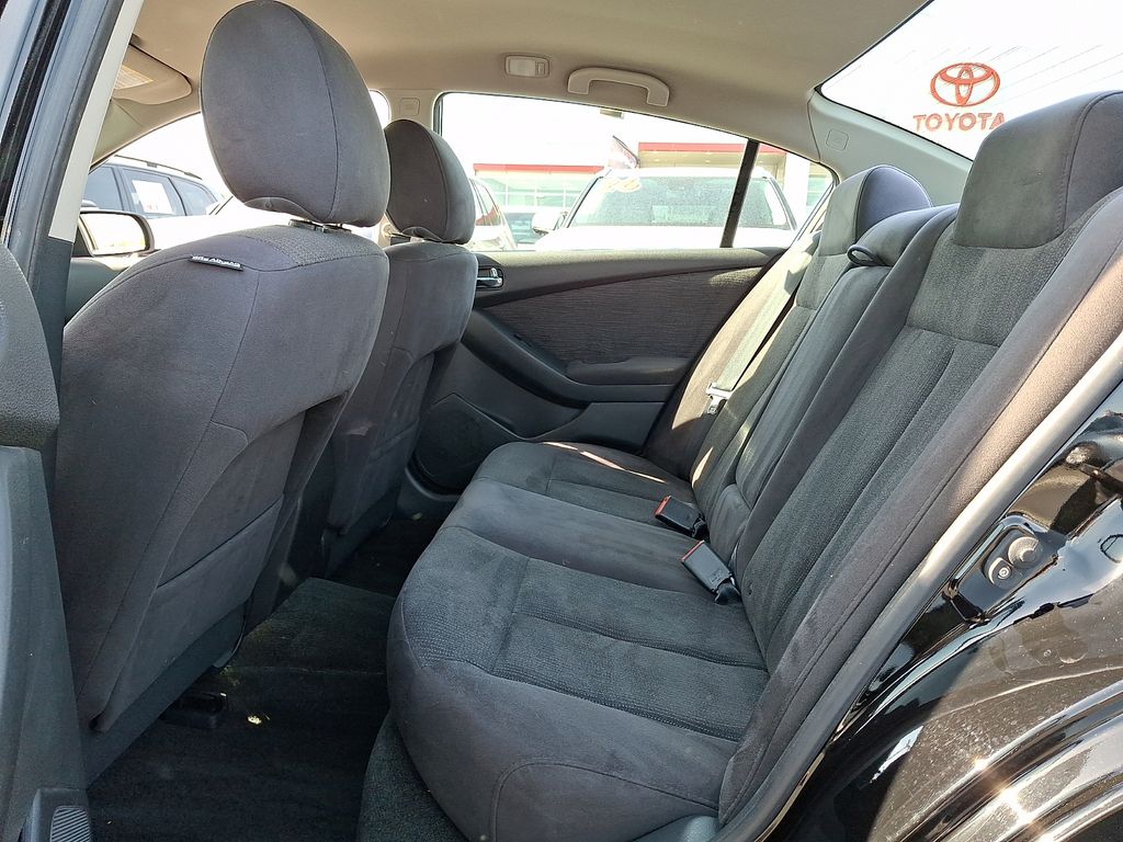 Thumbnail: 2010 Nissan Altima - 8