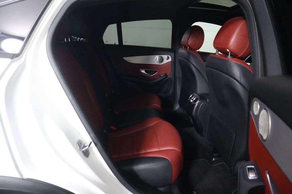 2021 Mercedes-Benz GLC 300 23