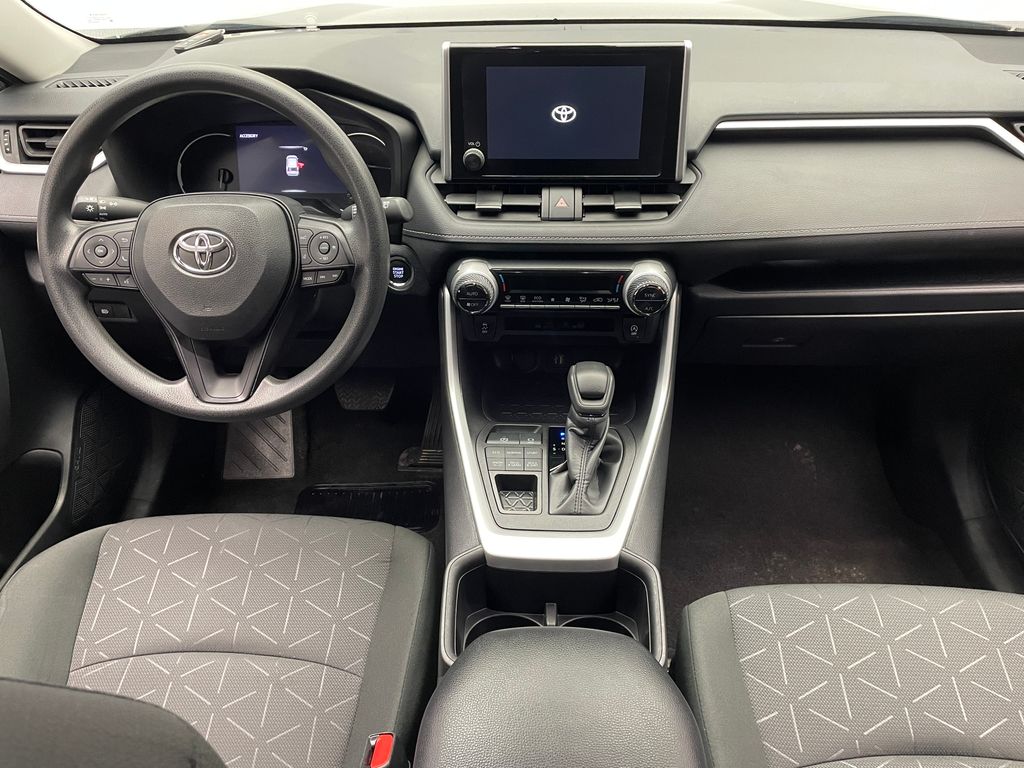 2024 Toyota RAV4 XLE 19