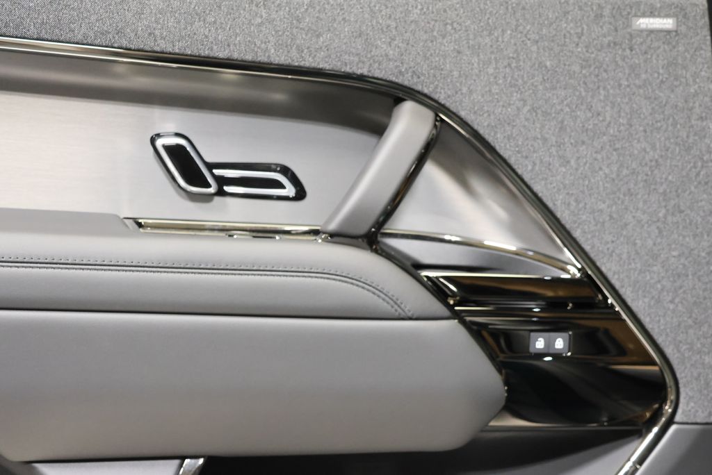 Thumbnail: 2026 Land Rover Range Rover Sport - 32
