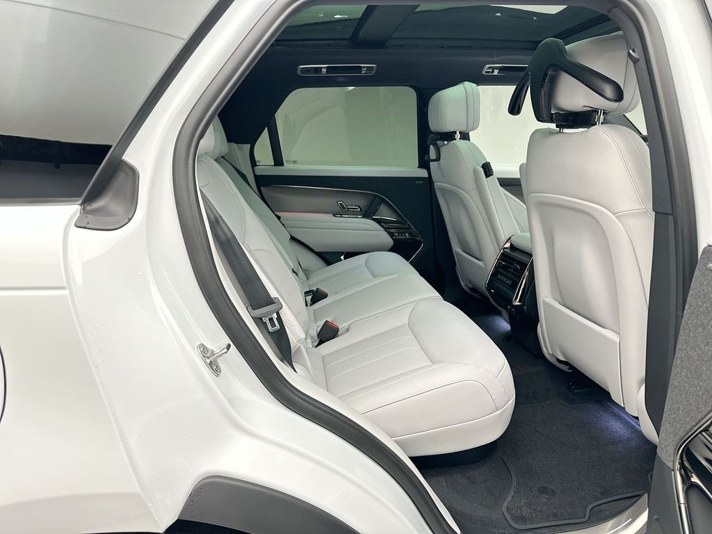 2025 Land Rover Range Rover Sport SE 6