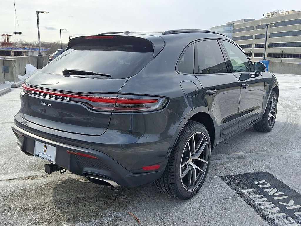 Thumbnail: 2025 Porsche Macan - 8