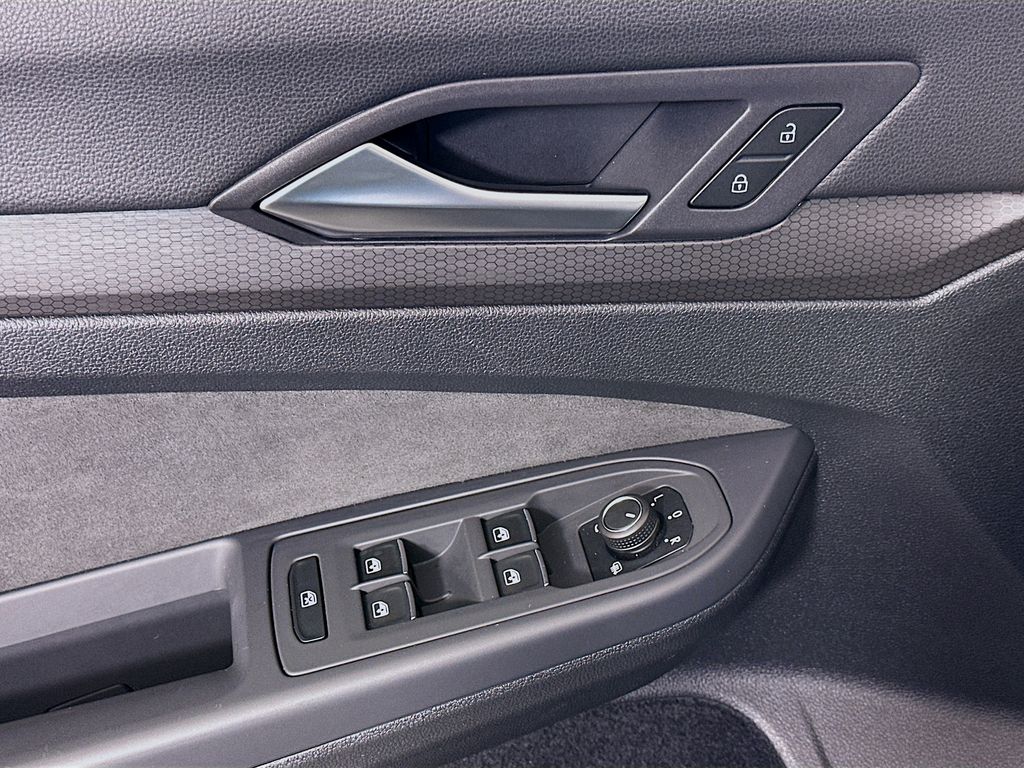 Thumbnail: 2024 Volkswagen Golf - 17