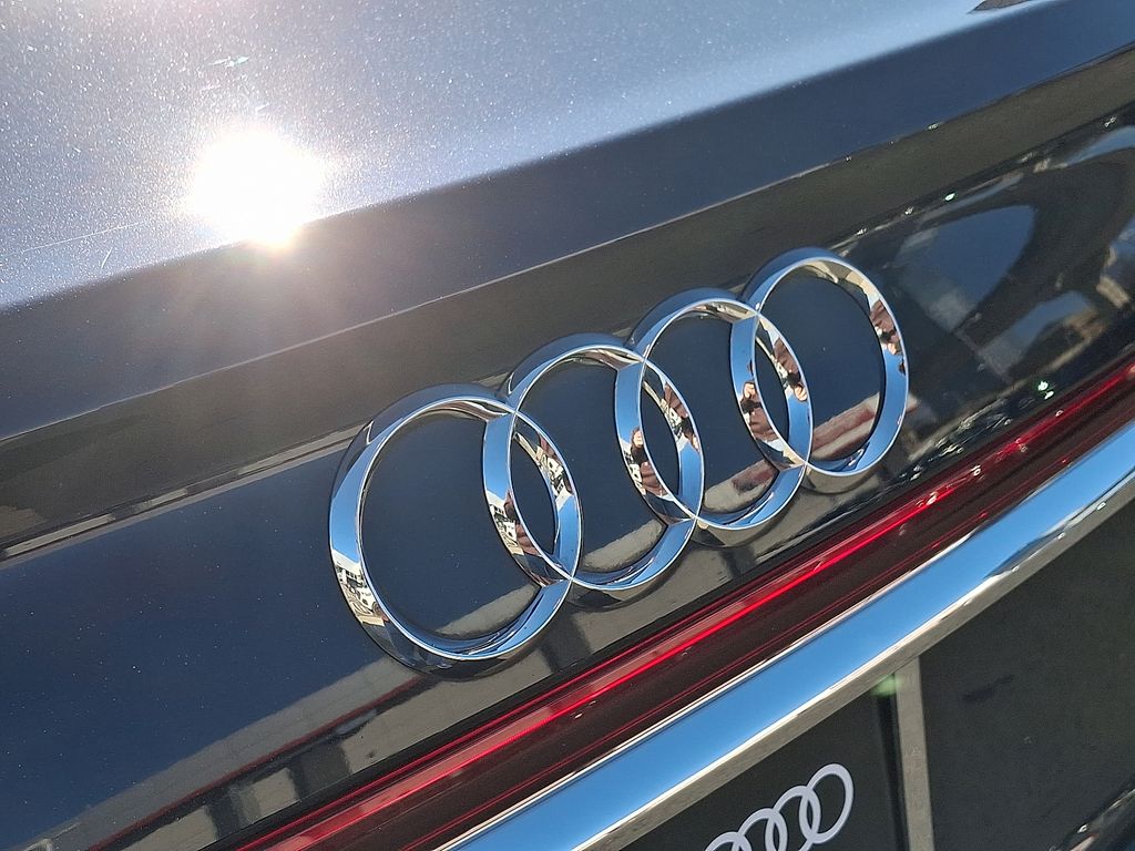 Thumbnail: 2022 Audi A8 - 32